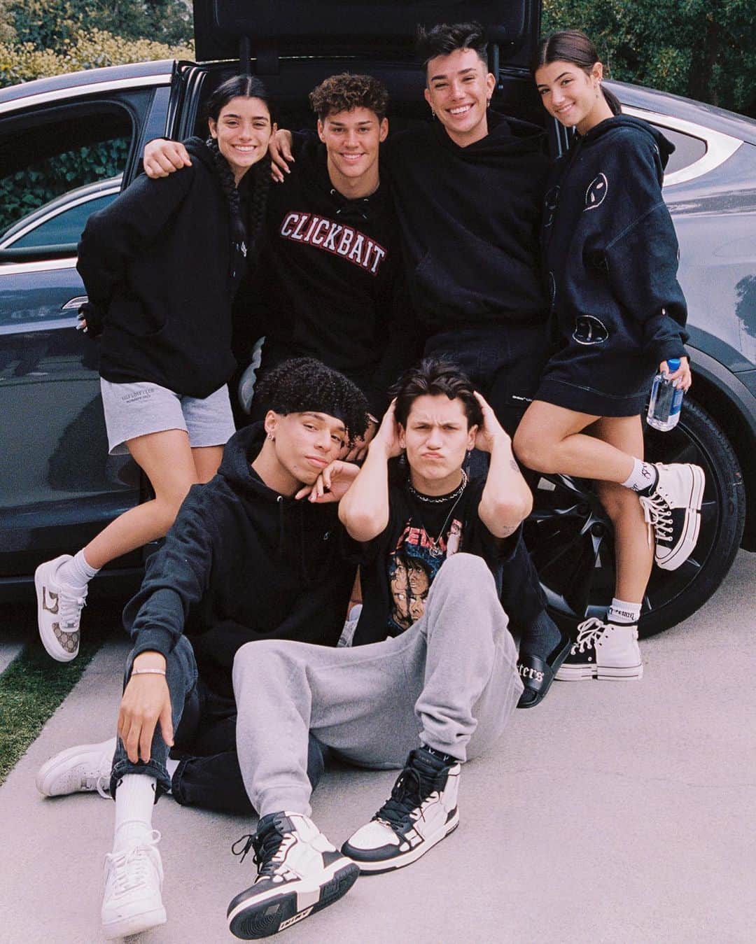 Bryant Eslavaのインスタグラム：「/ BEHIND THE SCENES ✨ • who watched their halloween videos? 🎃」