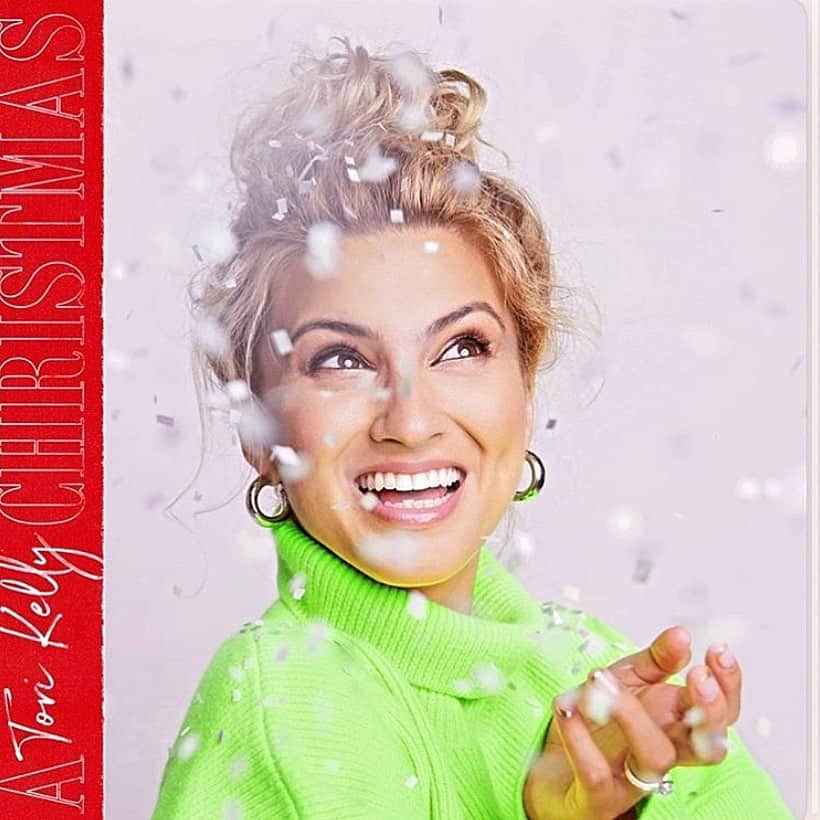 のインスタグラム：「If y’all ready for Christmas already like me, go download my friend @torikelly ‘s album NOW on iTunes!!! I sang background on Joy To The World/Joyful Joyful with some of my favorites. I was a kid all over again singing those classic Sister Act harmonies  #ToriKelly #AToriKellyChristmas #joytotheworld #JoyfulJoyful Shout out to my bro @anthonyevansjr for getting us all together! ❤️」