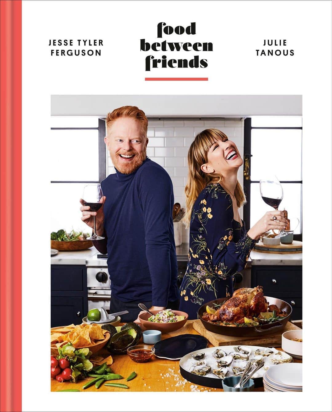 ジェシー・タイラー・ファーガソンのインスタグラム：「IM A COVERGIRL! I’m so excited to share the cover of my cookbook, @foodbetweenfriends! My cooking spouse @juliebethtanous & I have been working on this for the past few years— blending her southern upbringing with my southwestern roots 🌶. Full of recipes inspired by our childhood, stories about our friendship & how cooking brought us together. It’s been a true labor of love & I am so proud to share this with you. Out March 9, 2021. Preorder at the link in my bio www.julieandjessecook.com #FoodBetweenFriends」