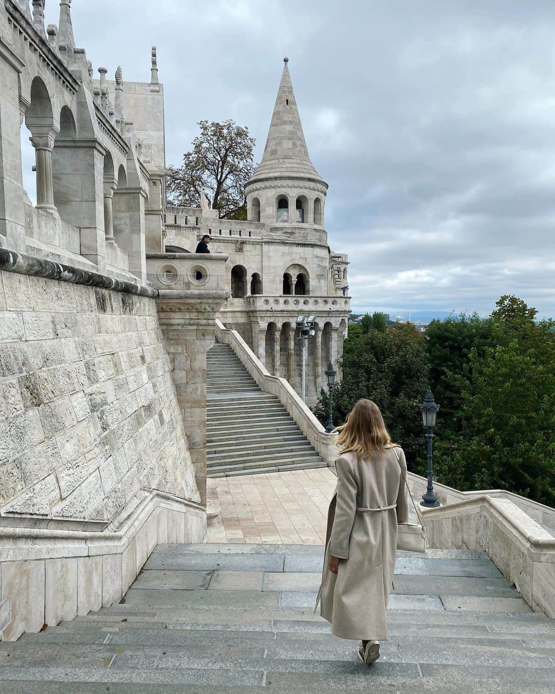 ヴァネッサ・アクセンテのインスタグラム：「Budapest without tourists...」
