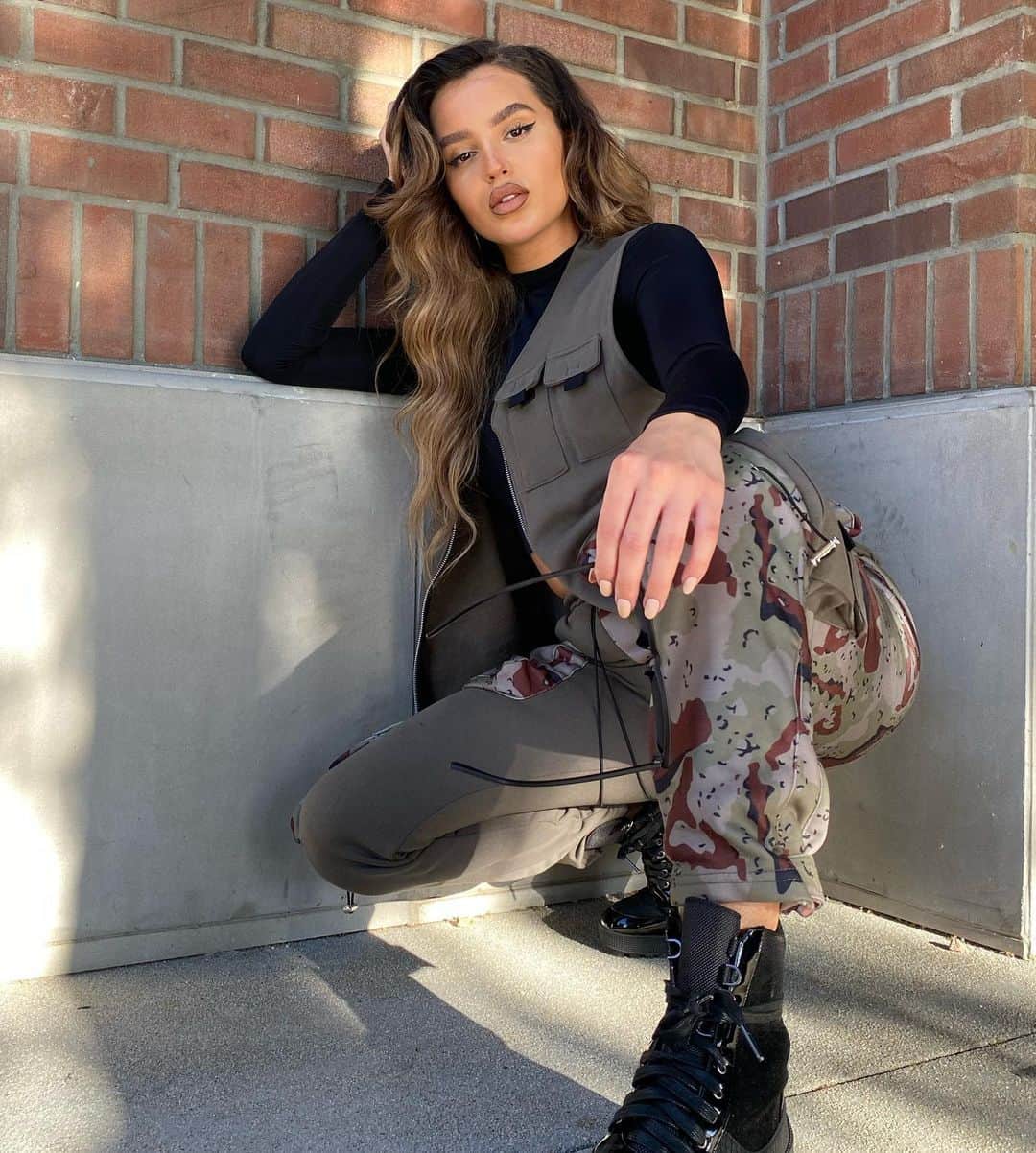 Val Mercadoのインスタグラム：「Feeling like G.I Jane @boohoomanofficial X @lilmosey」