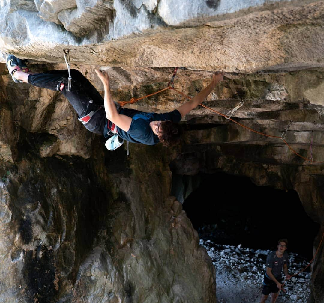 ヨルグ・バーホーベンさんのインスタグラム写真 - (ヨルグ・バーホーベンInstagram)「Back from Arco coaching the Austrian Youth team training camp. Superb limestone, great food, and good weather, what more to wish for? It's always fun seeing the youngsters so motivated, with every climbing day ending in headlamp night burns. Nevertheless, with Covid catching up all over Europe, a training camp was more tricky than ever! Thankful for the good times out there, with possible lockdowns looming around the corner. @katha_saurwein @austriaclimbing」10月31日 4時35分 - jorgverhoeven