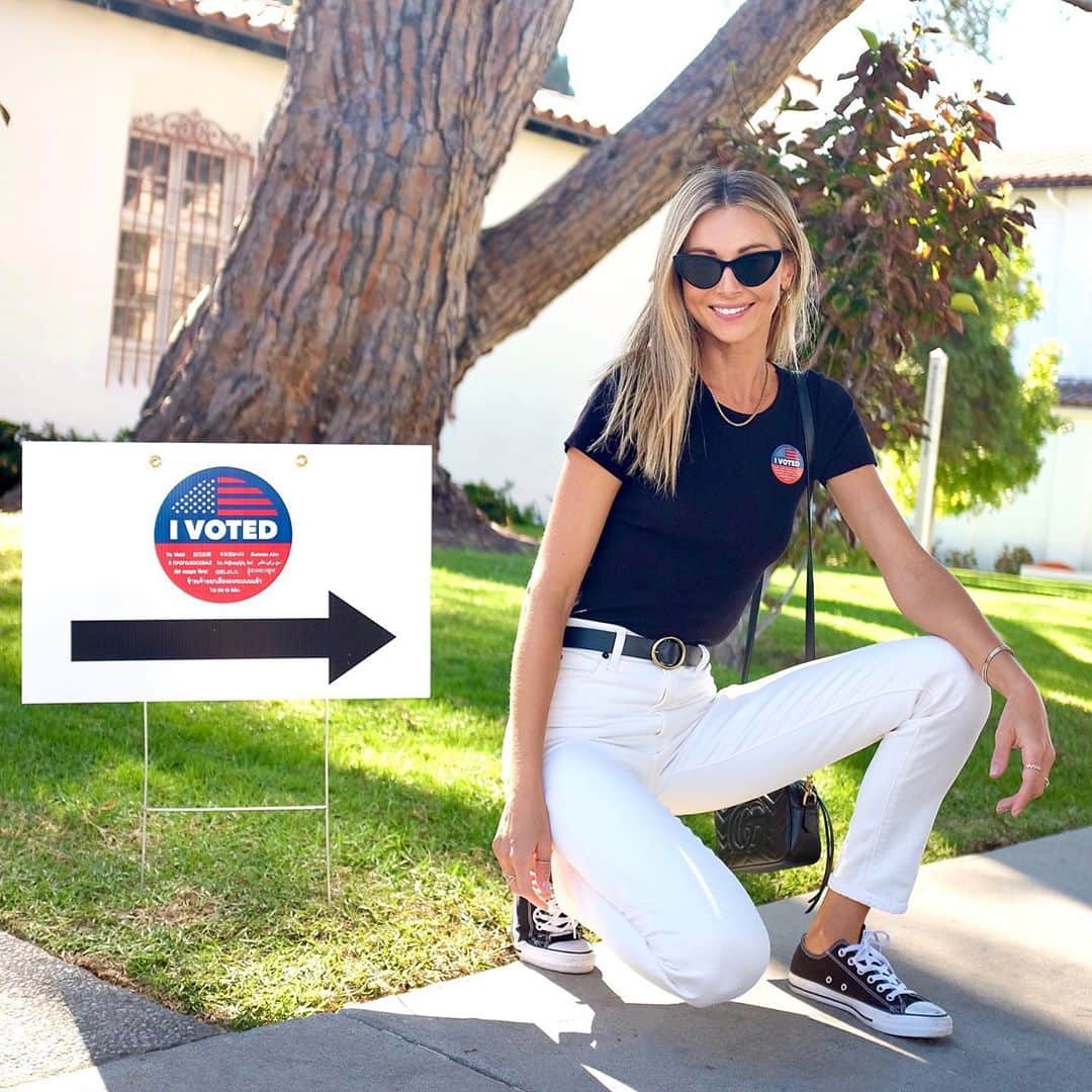 Ludi Delfinoのインスタグラム：「Grateful to be able to vote for the first time. Have you voted yet?  We must fight for things that we care about ❤️🤍💙」