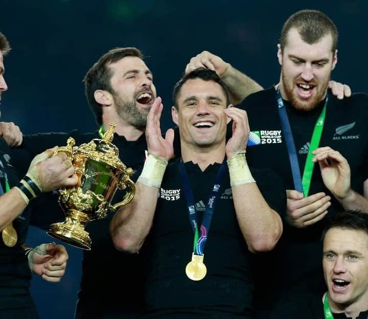 ダニエル・カーターさんのインスタグラム写真 - (ダニエル・カーターInstagram)「On this day, Twickenham 2015... a childhood dream came true. 🏆 What an @allblacks team this was for the RWC. #allblacks #rugby」10月31日 5時00分 - dancarter_