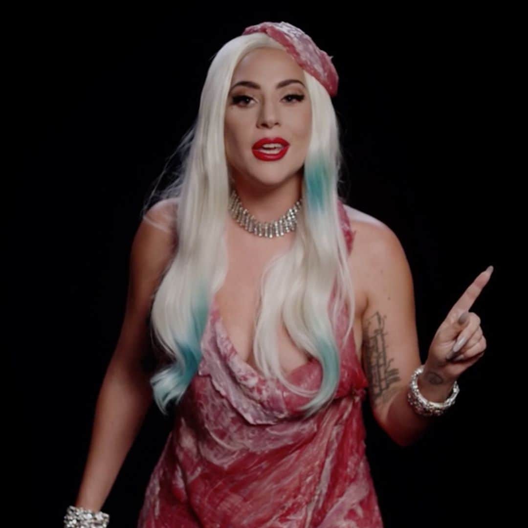 ニコラ・フォルミケッティのインスタグラム：「VOTE!! If you are undecided to vote watch this message from @ladygaga ☝🏼 We’ve recreated some of her iconic outfits for this video to show that your individuality matters. But no matter what your best expression of your individuality is using your right to vote 👍🏻」