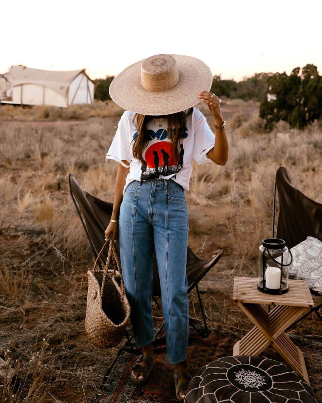 ジュリー・サリニャーナさんのインスタグラム写真 - (ジュリー・サリニャーナInstagram)「happy camper. ✨✨ wearing @grlfrnd denim @revolve #campREVOLVE」10月31日 5時07分 - sincerelyjules