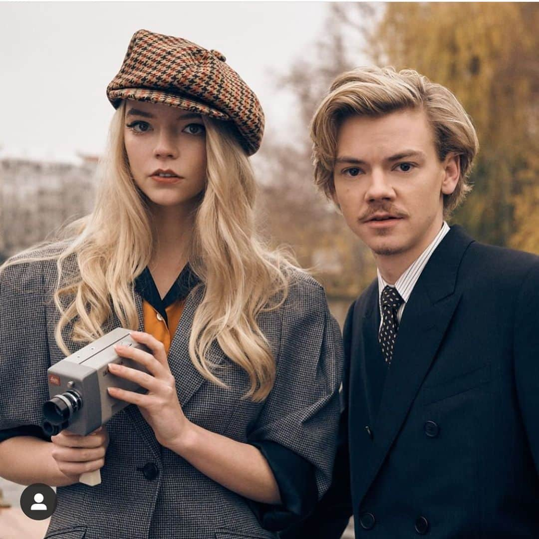 デヴィッド・スペードさんのインスタグラム写真 - (デヴィッド・スペードInstagram)「Does this kid look like me if I had my shit together and was in a time machine and bought a comb?  #thequeensgambit #netflix @anyataylorjoy @samohtsangster」10月31日 5時32分 - davidspade