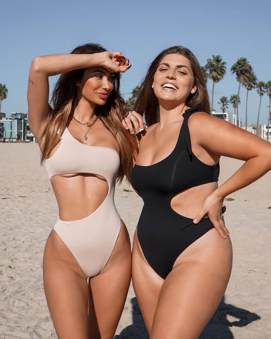 RESTOCK ALERTさんのインスタグラム写真 - (RESTOCK ALERTInstagram)「Introducing!! the Katie One Piece🥰 buttery soft fabric, SO FLATTERING for all body types❤️ four different colours! link in bio 👙✨ bikini inspo from my perfect sister @kattiewebb 🖤」10月31日 5時40分 - faragothelabel