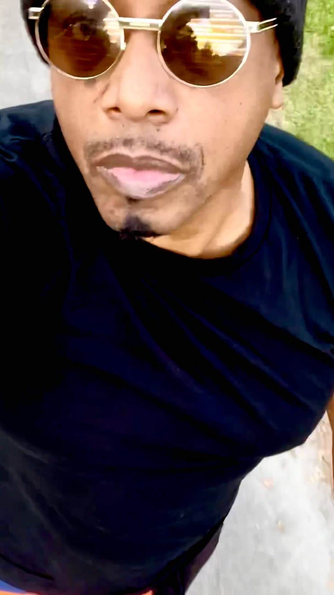 MCハマーのインスタグラム：「I jumped off the porch ... never hard to find. If we do what we’re supposed to do, what they do won’t matter. Shaking my head at those who have amnesia and have forgotten the depression and powerlessness we felt every time the innocent blood of our folks flowed through the streets. Wow 😞 #BidenHarris2020 .. #BidenHarris2020 🗳🗳🗳」