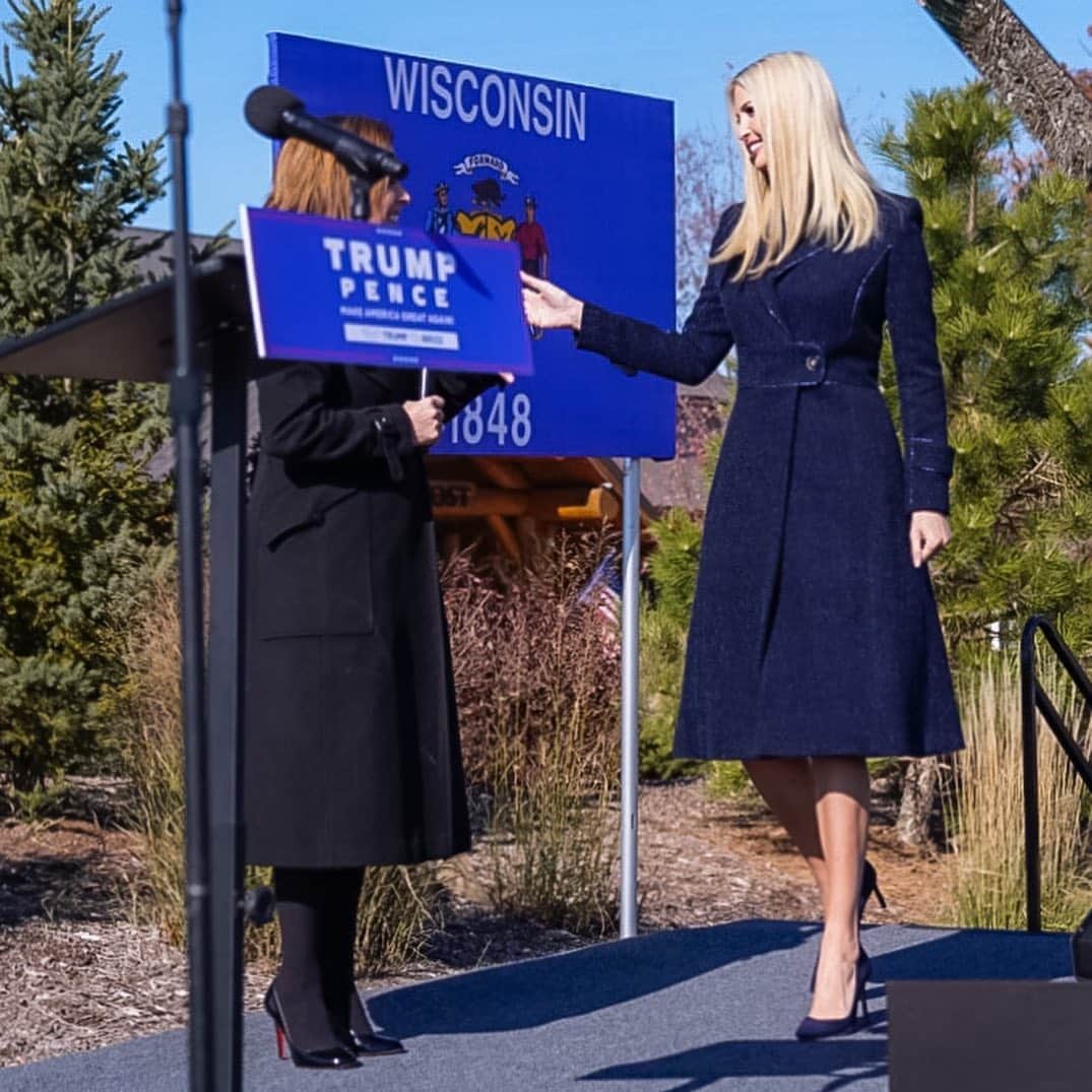 イヴァンカ・トランプさんのインスタグラム写真 - (イヴァンカ・トランプInstagram)「Four days from now, we’re going to win Wisconsin and we’re going to win four more years for the People’s President Donald J Trump!」10月31日 5時36分 - ivankatrump