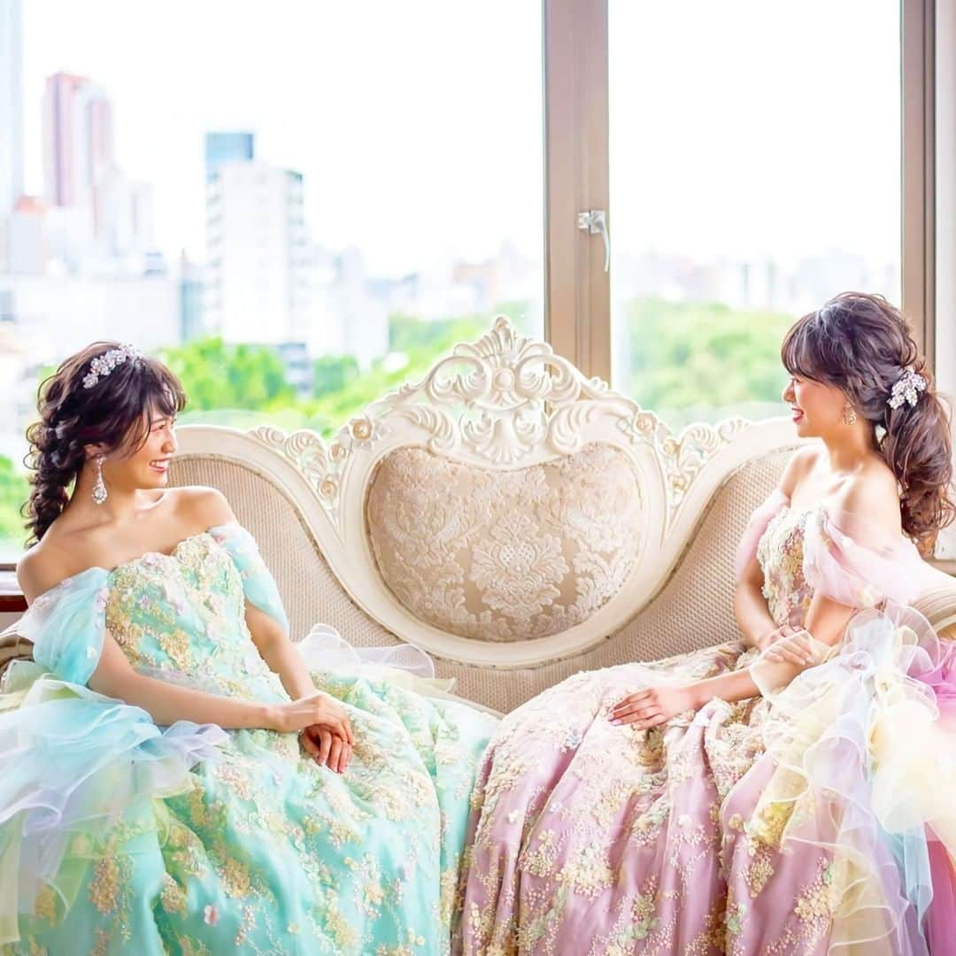 ♡プラコレWedding·⋆*さんのインスタグラム写真 - (♡プラコレWedding·⋆*Instagram)「@placolewedding 【#DRESSY花嫁 】 【#プラコレ】をつけて投稿&フォローしてね♩ . ＝＝＝＝＝＝＝＝ . コンセプトは、 『世界で一番エレガントで 可愛い花嫁様をつくる。』 . デザインにこだわった THE HANYのカラードレスは 色味によって違う印象になります👗💕  ウェディングフォトにも とってもおすすめ💭 バックショットから 寝転びショットまで どんなポーズでも映えますよ📷*  公式HP https://www.the-hany.jp/ . ---------------------- 👗photo by.. 1枚目>@ho_chan_wd さん #thehanyソフィー  2〜4枚目>@thehany_official さん #thehanyアミラ  #thehanyクレール  #thehanyマリエル　 #thehanyフェリシー . ＝＝＝＝＝＝＝＝ 『#DRESSY花嫁』『#プラコレ』の ハッシュタグをつけて写真をUPしてね✦ 花嫁アプリ『DRESSY by プラコレ』の 記事に掲載＆リグラムされるかも♩ . みなさまからのいいねや保存 コメントをお待ちしています♥ 「このウェディングドレス可愛い！」 「ヘアスタイルも気になる！！」 「今の花嫁さんの流行りは！？」etc. . ＝＝＝＝＝＝＝＝ 花嫁アプリでは、 プロのアドバイザーに結婚式の相談を何度でも♡ ウェディングドレスの記事や、 自分のウェディングレポを残せちゃう♡” . ＞＞＞TOPのURLからcheck ⋈ @placolewedding ＞＞＞結婚のご相談は プラコレウェディングアドバイザーへ♡ @wedding_adviser ＞＞＞ウェディングレポを残したいなら、 farny by プラコレをcheck ✎ @farny_wedding ＞＞＞ウェディングアイデア＆DIYは ドレシーアイデアcheck ❁ @dressy_idea >>>素敵なドレスに出会いたい花嫁さま♡ @dressyonline_をcheck . ＝＝＝＝＝＝＝＝＝＝＝＝＝＝＝＝ . #プレ花嫁 #卒花 #花嫁 #卒花嫁 #結婚 #結婚式 #結婚準備 #花嫁準備 #weddingtbt #花嫁コーディネート #試着レポ #farnyレポ #2020冬婚 #2020秋婚 #2021春婚 #花嫁コーディネート #thehany #カラードレス #フォトウェディング #寝転びショット #お座りショット」10月27日 10時00分 - placole_dressy