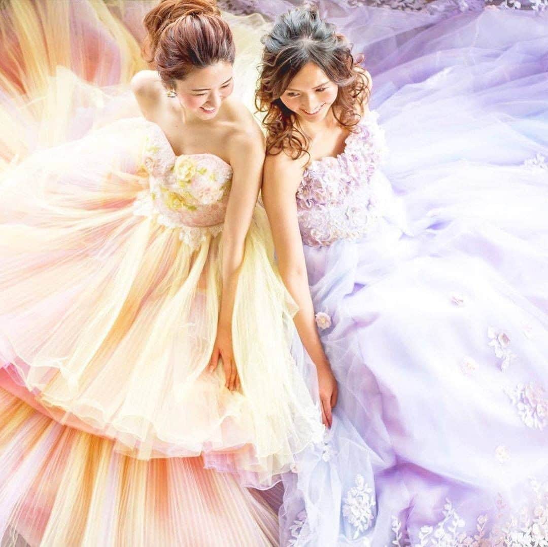 ♡プラコレWedding·⋆*さんのインスタグラム写真 - (♡プラコレWedding·⋆*Instagram)「@placolewedding 【#DRESSY花嫁 】 【#プラコレ】をつけて投稿&フォローしてね♩ . ＝＝＝＝＝＝＝＝ . コンセプトは、 『世界で一番エレガントで 可愛い花嫁様をつくる。』 . デザインにこだわった THE HANYのカラードレスは 色味によって違う印象になります👗💕  ウェディングフォトにも とってもおすすめ💭 バックショットから 寝転びショットまで どんなポーズでも映えますよ📷*  公式HP https://www.the-hany.jp/ . ---------------------- 👗photo by.. 1枚目>@ho_chan_wd さん #thehanyソフィー  2〜4枚目>@thehany_official さん #thehanyアミラ  #thehanyクレール  #thehanyマリエル　 #thehanyフェリシー . ＝＝＝＝＝＝＝＝ 『#DRESSY花嫁』『#プラコレ』の ハッシュタグをつけて写真をUPしてね✦ 花嫁アプリ『DRESSY by プラコレ』の 記事に掲載＆リグラムされるかも♩ . みなさまからのいいねや保存 コメントをお待ちしています♥ 「このウェディングドレス可愛い！」 「ヘアスタイルも気になる！！」 「今の花嫁さんの流行りは！？」etc. . ＝＝＝＝＝＝＝＝ 花嫁アプリでは、 プロのアドバイザーに結婚式の相談を何度でも♡ ウェディングドレスの記事や、 自分のウェディングレポを残せちゃう♡” . ＞＞＞TOPのURLからcheck ⋈ @placolewedding ＞＞＞結婚のご相談は プラコレウェディングアドバイザーへ♡ @wedding_adviser ＞＞＞ウェディングレポを残したいなら、 farny by プラコレをcheck ✎ @farny_wedding ＞＞＞ウェディングアイデア＆DIYは ドレシーアイデアcheck ❁ @dressy_idea >>>素敵なドレスに出会いたい花嫁さま♡ @dressyonline_をcheck . ＝＝＝＝＝＝＝＝＝＝＝＝＝＝＝＝ . #プレ花嫁 #卒花 #花嫁 #卒花嫁 #結婚 #結婚式 #結婚準備 #花嫁準備 #weddingtbt #花嫁コーディネート #試着レポ #farnyレポ #2020冬婚 #2020秋婚 #2021春婚 #花嫁コーディネート #thehany #カラードレス #フォトウェディング #寝転びショット #お座りショット」10月27日 10時00分 - placole_dressy