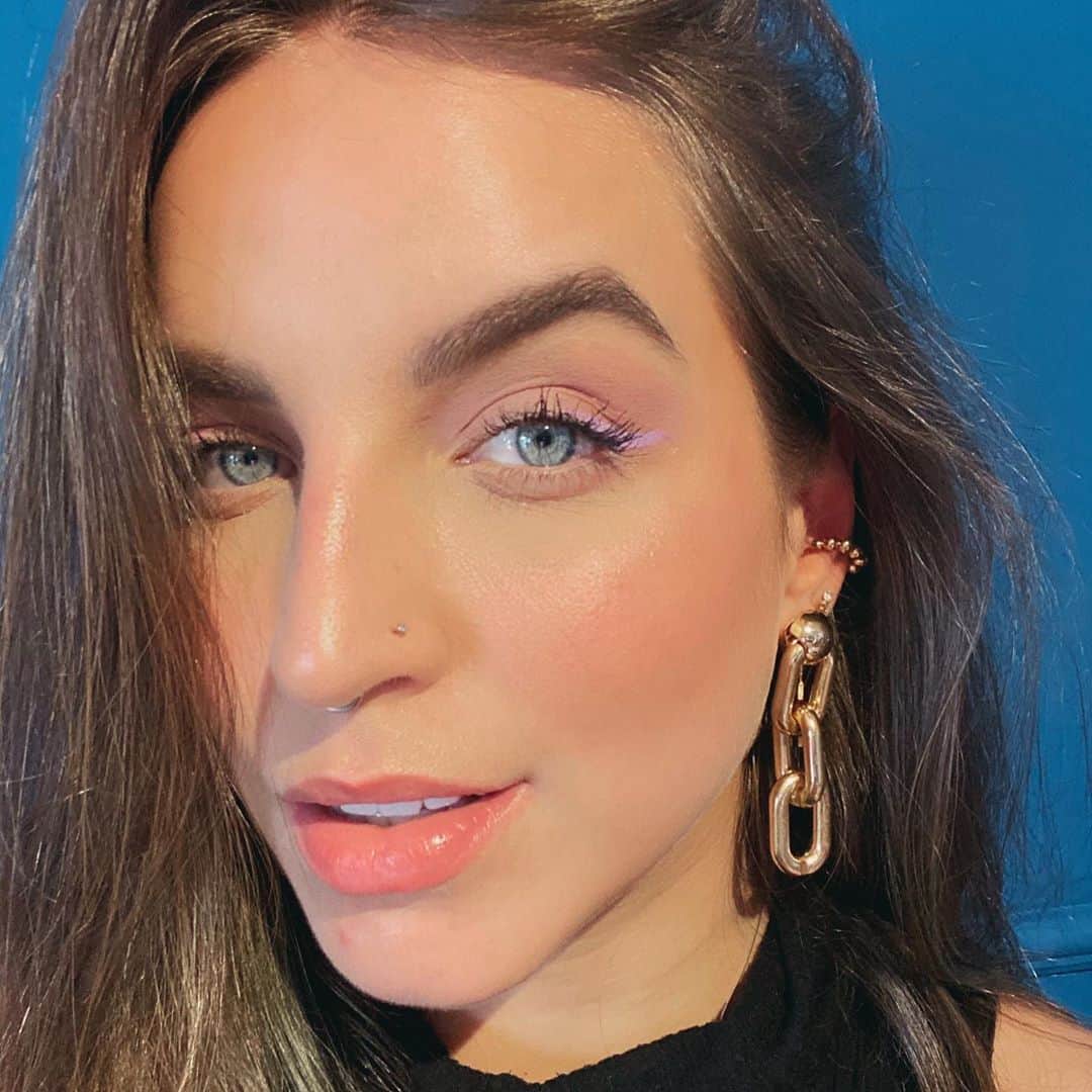 Bruna Unzuetaのインスタグラム：「Ei, psiu...pq você me segue? 🤍」