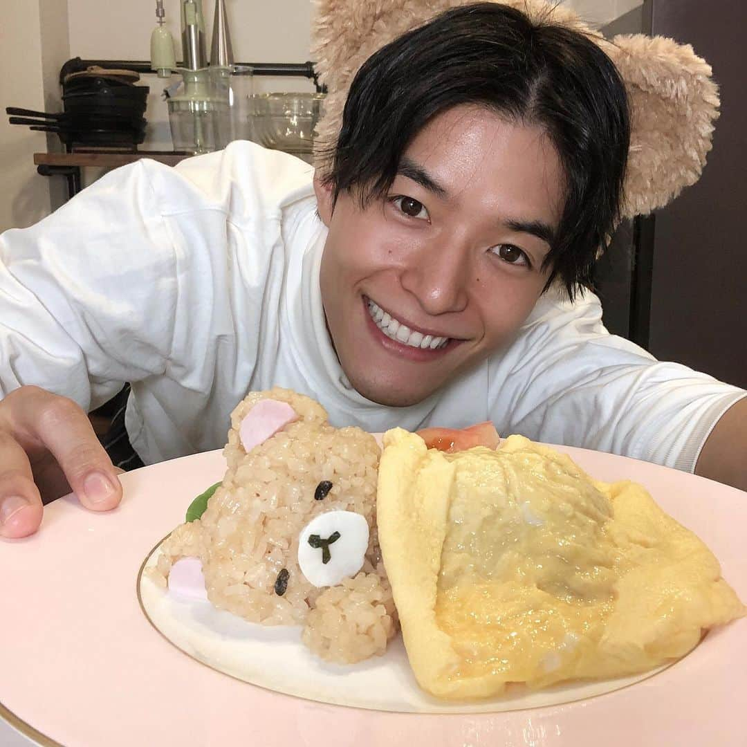 池田航さんのインスタグラム写真 - (池田航Instagram)「リラックマのオムライス可愛すぎ🥰🥰 ･ ･ #リラックマ #オムライス #可愛い #リラックマ弁当 #可愛すぎて食べれない ･ ･ YouTubeにて🔎KOHクッキング🔍で 毎週動画投稿してます！ 【池田航】で検索してね❤ ･ ･ ･ 料理アカウントもよかったらフォローしてね✨☞@chef.koh ･ ･ #富山県 #富山  #鎧勇騎月兎 #池田航 #スパコマ #超コマ #食育インストラクター #調理師免許 #スーパーフードプランナー #歯並び #料理男子 #笑顔」10月27日 8時47分 - kohcooking