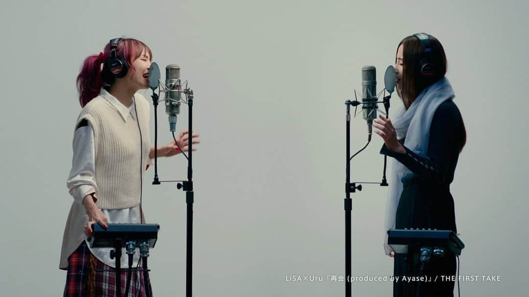 LiSAさんのインスタグラム写真 - (LiSAInstagram)「SONY 1000XシリーズのCMで、LiSA＆Uru、YOASOBI・Ayase新曲「再会(produced by Ayase)」初コラボさせていただきます。 大切な貴方に逢いたい気持ちが募る今年の冬に、届けたい歌。離れていても同じ空がどうか見えてますように。  @uru_official.id  @ayase_0404   RT  【おしらせ】ソニー業界最高クラスノイキャン「1000X」シリーズ 新CMにてLiSAとUruさん・Ayaseさんとのコラボ実現！テーマソング「再会(produced by Ayase)」が聴けるCMも公開！  ▼CM youtu.be/DFK-Z7DaEic  ▼特設HP  https://www.sony.jp/headphone/lovemusic/the_first_take/lisa_uru/  #LiSA #Uru #再会 #THEFIRSTTAKE  #ファーストテイク」10月27日 9時11分 - xlisa_olivex