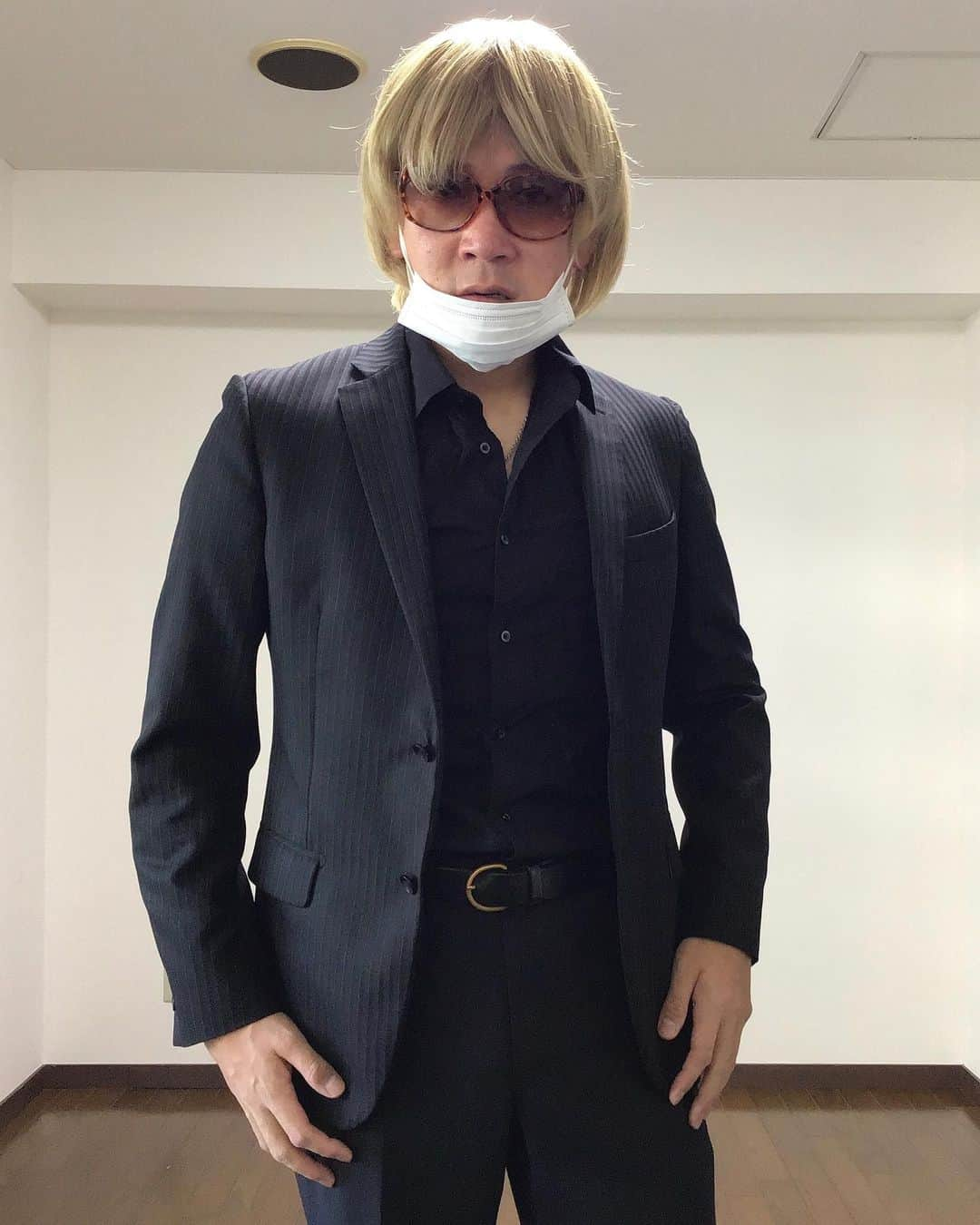 中西亮太さんのインスタグラム写真 - (中西亮太Instagram)「【今日の一変化】 ひょっこり男。 #地味ハロウィン  #地味ハロウィン2020  #DPZ  #メルハロアワード  #グルハロ  #人間1回目  #車のマナーが悪いので注意を促した  #やかましい  #誰が言うとんねん  #マストで変なサングラス  #マストで最後暴れる  #そもそもひょっこり男って何  #今日の一変化」10月27日 9時08分 - ichihenge