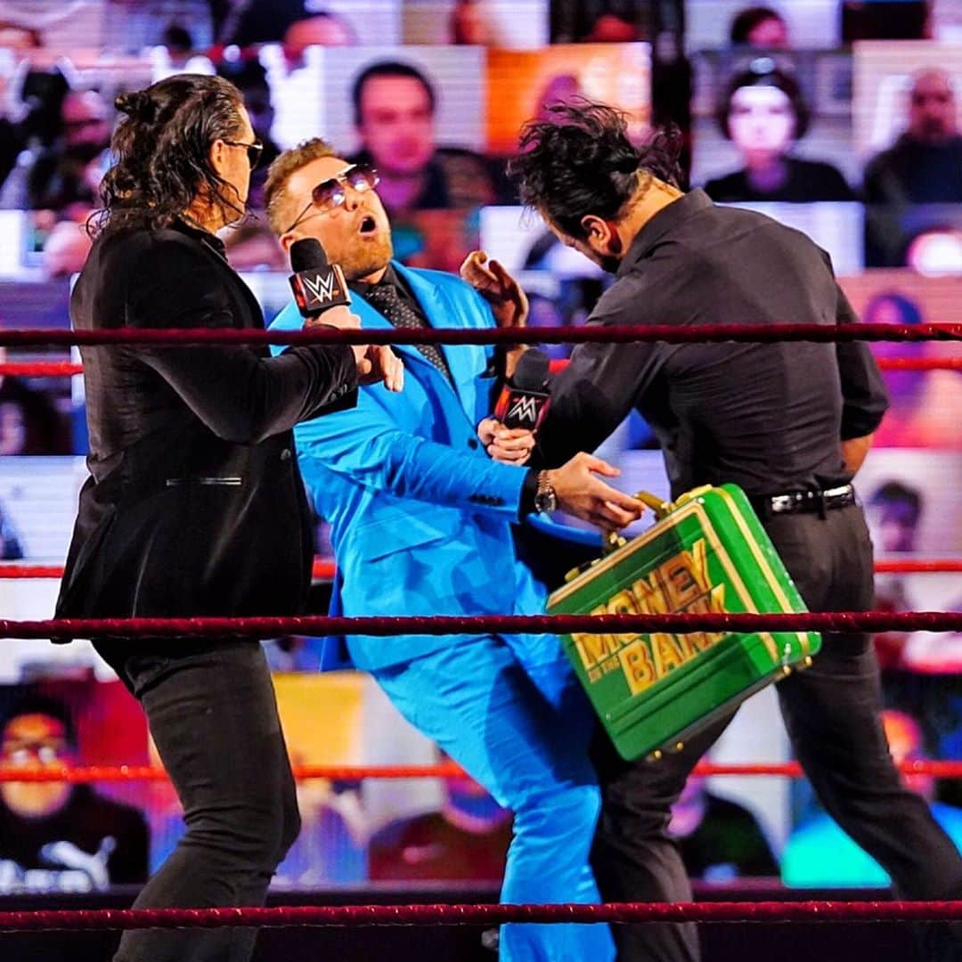 WWEさんのインスタグラム写真 - (WWEInstagram)「@mikethemiz and @johnhennigan had to interrupt @dmcintyrewwe... 🤦‍♂️. #WWERaw」10月27日 9時22分 - wwe