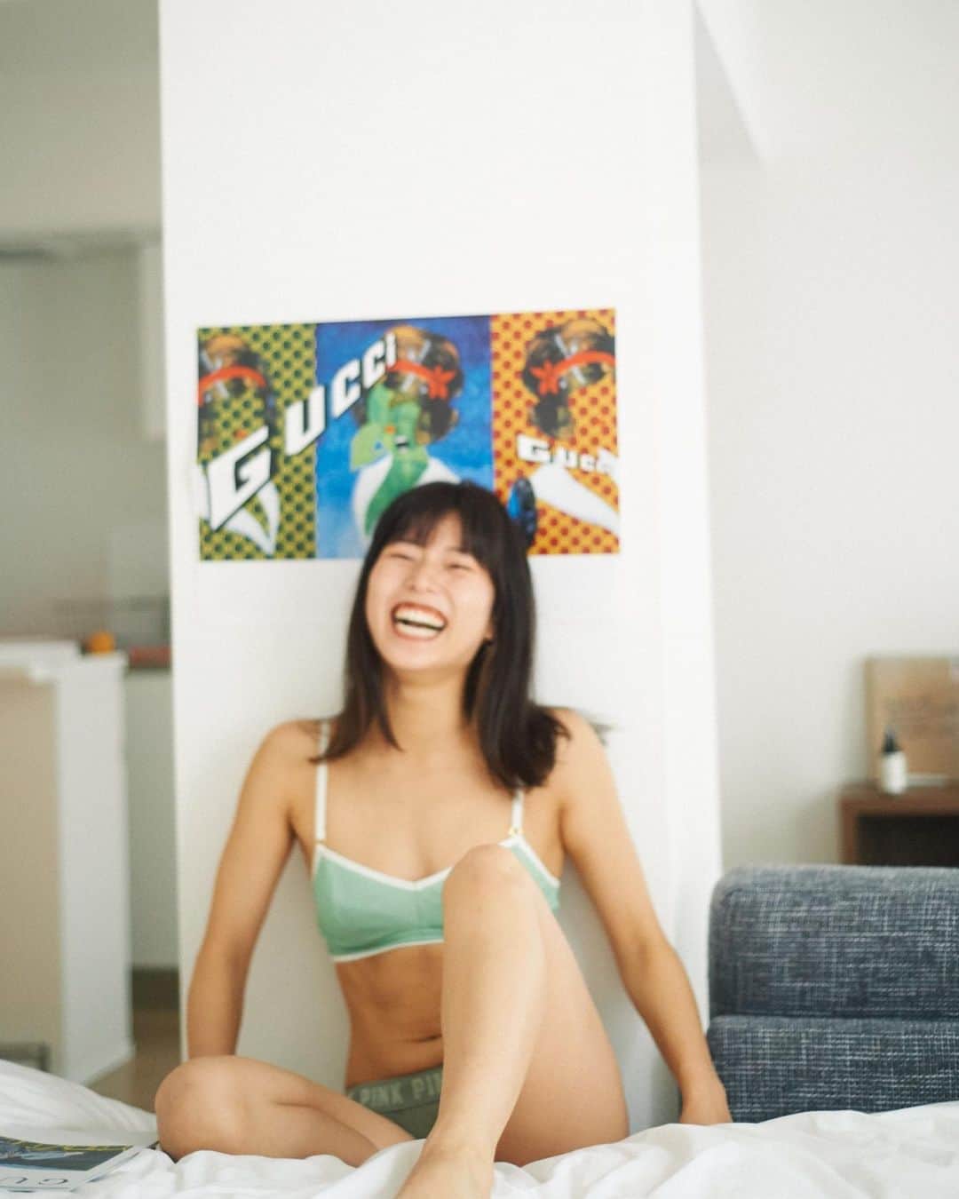 花盛友里のインスタグラム：「『誰にでも絶対に美しいところがある』をコンセプトに 募集した一般の人を先着で撮影するヌードプロジェクト［脱いでみた。］も気づけば6年目！！  脱いでるからって、エロくなる必要も、アートである必要もない。ただ毎日そこにある自分を肯定して愛してあげられたらいいなー♡  @nuidemita_hanamori」