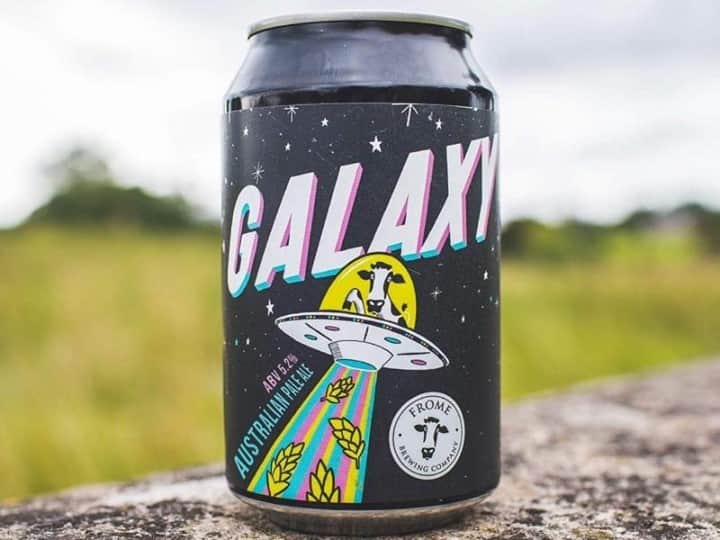 Dribbbleさんのインスタグラム写真 - (DribbbleInstagram)「Galaxy beer label lettering and illustration by Migy ⠀ ⠀ #dribbble #design #branding #beer #labeldesign #microbrewery #lettering」10月27日 9時27分 - dribbble