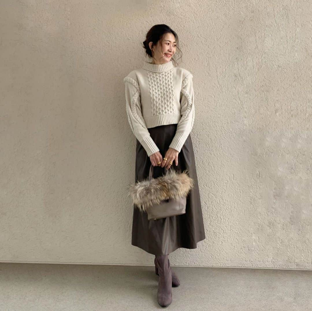 ayakonbubuさんのインスタグラム写真 - (ayakonbubuInstagram)「ニット　@zara  サイズM スカート　#gu  #フェイクレザーフレアミディスカート  サイズは　Lサイズ  ストレッチブーツ　@uniqlo_ginza   ---------------------------- #みんなのguコーデ #大人gu部 #gustyle #メンズアイテム#秋カラー#今日の服#ootd#大人カジュアル#カジュアルコーデ #プチプラ#プチプラコーデ#高見えコーデ #guコーデ部  #gu_for_all  #ニット #ニットコーデ #フェイクレザー #スカートコーデ #スカート#gu秋コーデ2020 #秋コーデ」10月27日 9時30分 - ayakonbubu