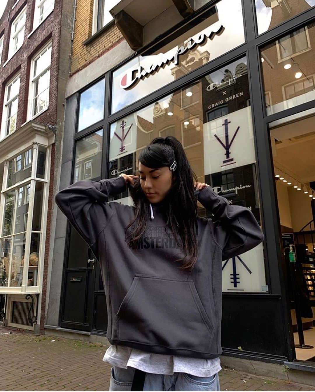 Champion EUさんのインスタグラム写真 - (Champion EUInstagram)「Champion City Capsule Collection. Available in select stores across Europe now.  . . #championeurope #citycapsule #reverseweave #Amsterdam #London #Milano #Firenze」10月27日 0時55分 - championeurope