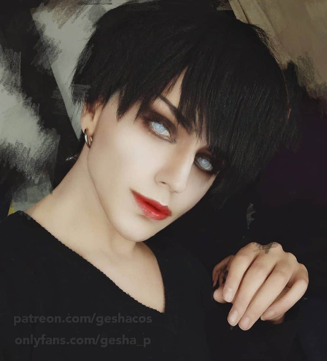 Gesha Petrovichのインスタグラム：「Small Halloween teaser🎃👻 四つ辻の美少年 Guess the character?) Im prepare 2 small photoshoots for you guys. Have any plans for Halloween 2020 in pandemic situation?)  Pics without text avaliable for my Patreon's and OF family😏🤫👇 P❣️treon.com/geshacos Onlyfans.com/gesha_p #四つ辻の美少年 #halloween #darkside #horror #ikemen #malecosplay #malemodel #horrormakeup #jinjiito」