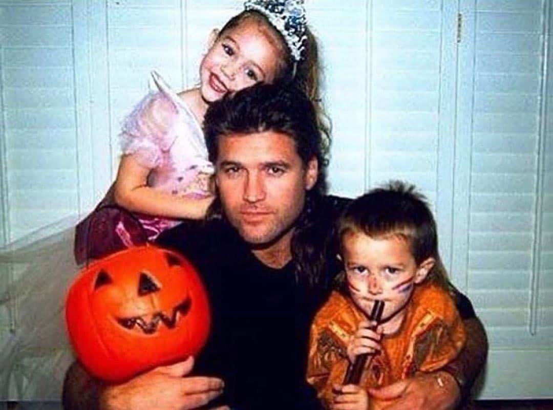 ビリー・レイ・サイラスのインスタグラム：「Happy #NationalPumpkinDay AND #MulletMonday! @mileycyrus @braisonccyrus」
