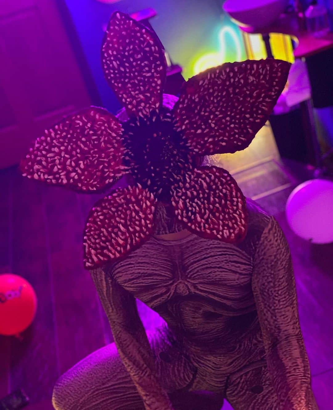 poledancer RYOTAさんのインスタグラム写真 - (poledancer RYOTAInstagram)「🍨 𝖘𝖙𝖗𝖆𝖓𝖌𝖊𝖗  𝖙𝖍𝖎𝖓𝖌𝖘 🧇 怖いのは苦手だからテレビドラマ観たことないけど ストレンジャーシングス の世界観をテーマに少し早いハロウィンパーティー🎃   飾りつけや 料理もわかいくて なにより みんな大人になって10年前も今も変わらず こうして集まれることが幸せ💓」10月27日 1時17分 - kogepiii