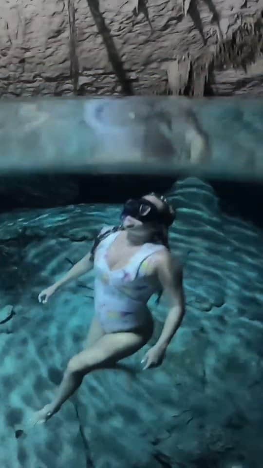 アリサ・ラモスのインスタグラム：「Can you believe what a beautiful (slightly creepy) world exists underground in the Yucatan peninsula?!  The entire area has one of the largest underground river systems under it, most of which connect, and it's said that it was caused by the meteor that hit which also killed all the dinosaurs. (They were caves during the ice age then the water rose and now they are a river system.)  Most have bigger openings, but this one literally had just one smallish hole (that a bat flew out of), and a staircase to climb down into it 😳  The second frame was shot from standing at the top of the stairs...which is ground level, just to give you an idea of this one's depth underground!  Then, as you can see, the water is crystal clear, which is from the intense filtration system through the limestone. It is also freezing cold 🥶  NOW!! Imagine shooting these underwater videos and suddenly it goes pitch black! Bc that happened!!!  Luckily we had a few dive flashlights, but I definitely started to have a PTSD flare up from my diving accident in a Cenote near thits one!   I actually straight up left my two guides, who weren't nearly as scared as I was (so keeping calm and moving slower), and swam by myself with just a single flashlight...  ANYWAYYY! I've been asked by the local tour company not to post the location of this lesser known gem (it's also in a Mayan village) but if you want to see it you can DM me or take a tour with them, they'll take your pics too!  PS my Ultimate Tulum (Stress Free) Guide is up on the blog! Literally everything you can possibly need to know without feeling overwhelmed!   Would you swim here? Anyone else have a scary swimming experience??  #tulum #cenotes #reels #igreels #reelstest #freediving #freedive #mylifesatravelmovie」