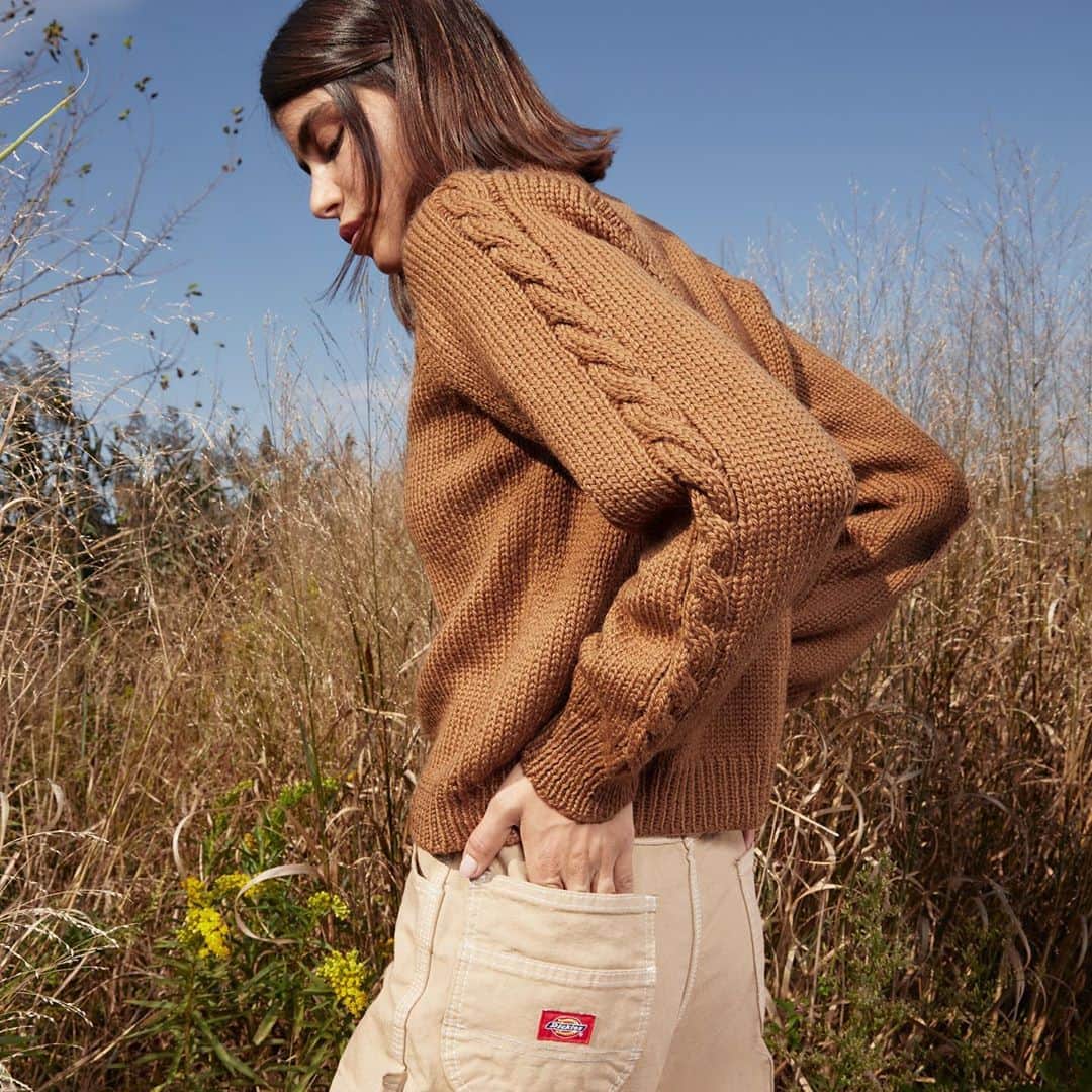 レフラーランドールのインスタグラム：「A subtle cable knit stripe detail on the arm of our Knits for Good cardigan, new in Nutmeg.」