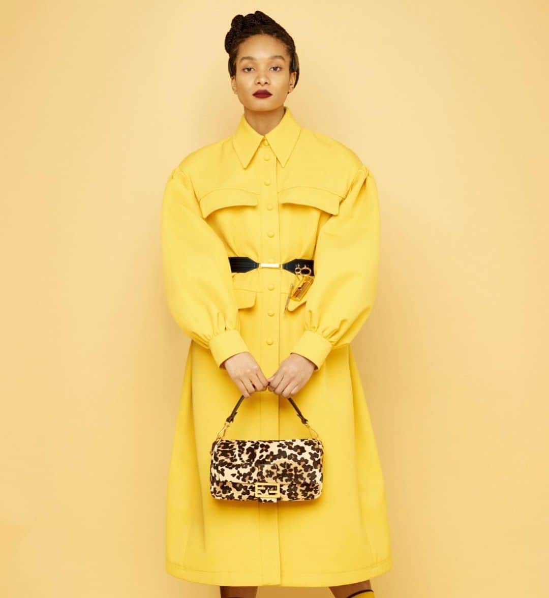 Fendiさんのインスタグラム写真 - (FendiInstagram)「From the new #FendiPeekaboo bag to our iconic designs reimagined with a modern twist – discover the #FendiFW20 most in-demand accessories.  Photographer: Rankin」10月27日 1時24分 - fendi