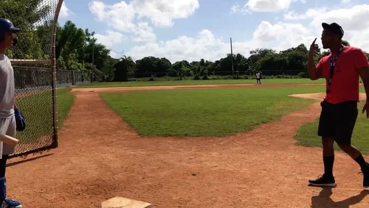 のインスタグラム：「Situational Hitting! The pitcher wants you to hit for a double play. Anticipa. @stevenrosen_ @yeiii_09 @feldman.seth @joeybats19 @manuel_beltre09 @erick_plasencia26 @leliis_14_beltran #siemprepro」