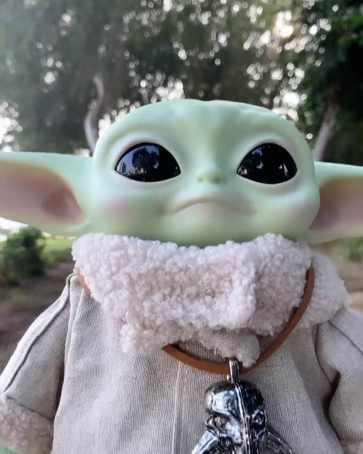 ブラッド・ゴレスキーのインスタグラム：「I am so excited for #mandomondays! I just got this amazing @mattel The Child Real Moves Plush from Lucasfilm and Disney in advance of their kickoff event which is taking place right NOW on the #starwars YouTube page! Check it out! #themandolorian #linkinbio #ad」