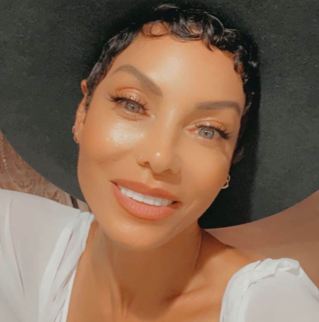 ニコール・ミッチェル・マーフィーのインスタグラム：「Today only happens once. Be happy and smile. Make it an amazing day..... #motivationalmonday #happy #smile #yFOY #everydayconfidence」