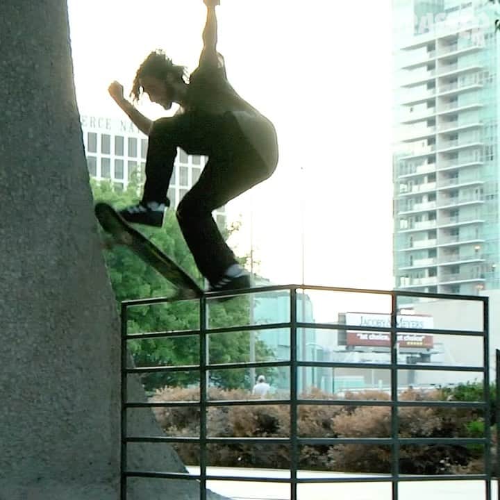 スラッシャーのインスタグラム：「This is how you turn PRO ✅ @ethanloy’s new part now playing on our YouTube page 📺」