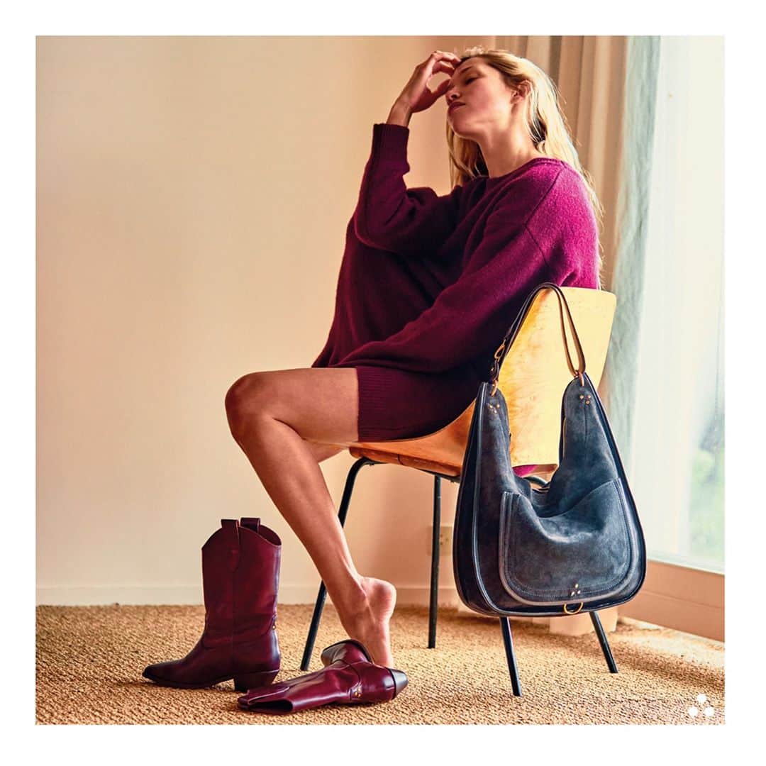 のインスタグラム：「Allow #JeromeDreyfuss to take the pain out of getting dressed with #Edgar and #Jocelyne . . Art Direction & Photo @germainchauveau Style @claire_dhelens Model @hanajirickova #edgar #jeromedreyfussedgar #aw20 #jocelyne #jeromedreyfussjocelyne #rootsdeluxe #aw20」