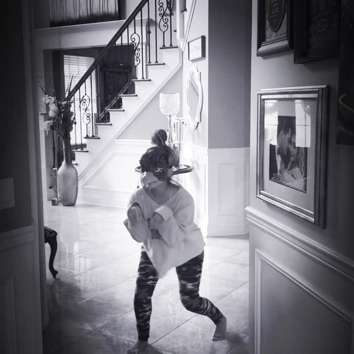 ニコール・ ポリッツィのインスタグラム：「COME THRU HALLOWEEN BIRD🔥 🐦 Please hire me for parties.」