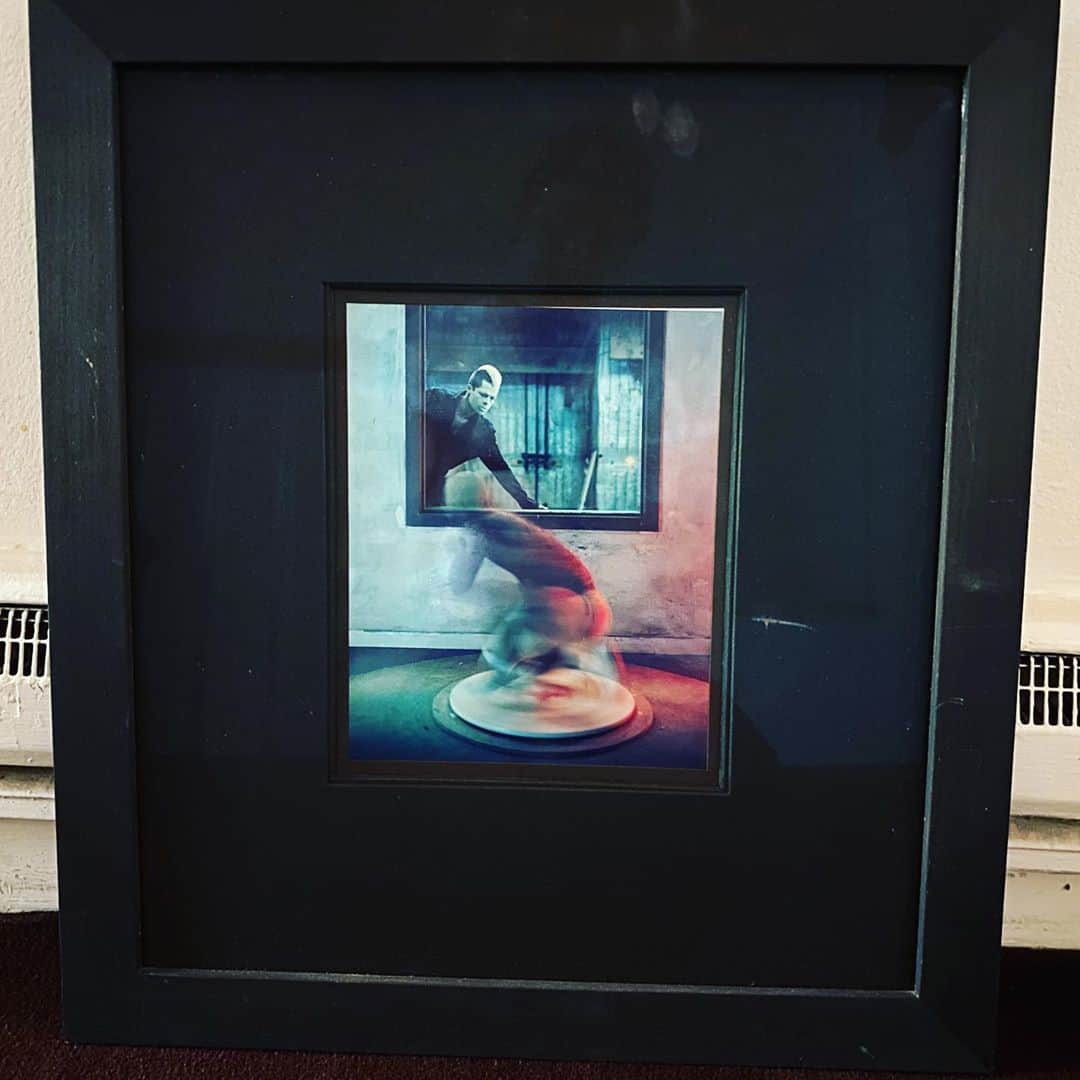 スティーヴン・クラインさんのインスタグラム写真 - (スティーヴン・クラインInstagram)「The art and process of making 8X10 Polaroids.. Brad Pitt special edition for L’uomo  Vogue styled  by Michael Kaplan @s.greyfur #louomovogue #ShotbyKlein」10月27日 2時38分 - stevenkleinstudio