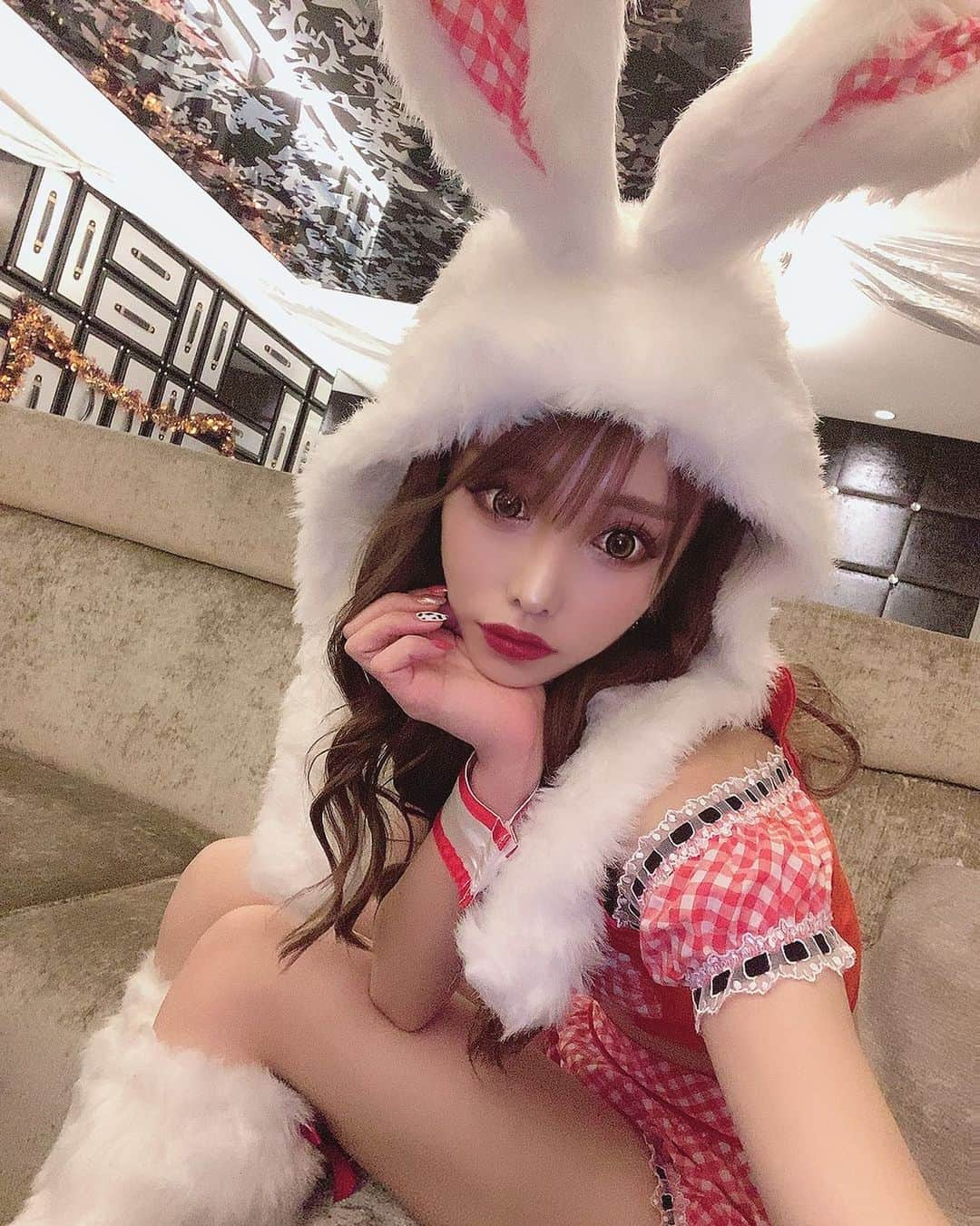 えれちゃんさんのインスタグラム写真 - (えれちゃんInstagram)「コスプレ嫌だから出勤しん！とかゴネといて何枚写真撮ってもらったんだろ…🥺 これが女子よ👸☝️  #キャバクラ#名古屋#錦#錦3#名古屋キャバクラ#すすきの#六本木#歌舞伎町#祇園#銀座#北新地#名古屋出張#名古屋観光#中洲#ラウンジ#クラブ#水商売 #キャバ嬢#グランクリュ#soumei #クリスタル#アルマンド#ヘアセット#ハロウィン#秋服#冬服 #コスプレ#うさぎ#うさぎコスプレ #コスプレイヤー」10月27日 2時36分 - erena_hazuki