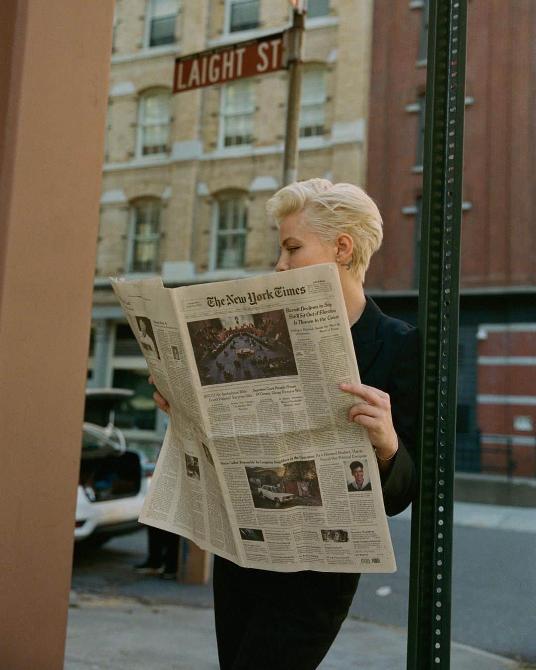 Brittenelle Fredericksさんのインスタグラム写真 - (Brittenelle FredericksInstagram)「me on film in New York by @kaitlynmikayla 🪐」10月27日 2時47分 - brittenelle