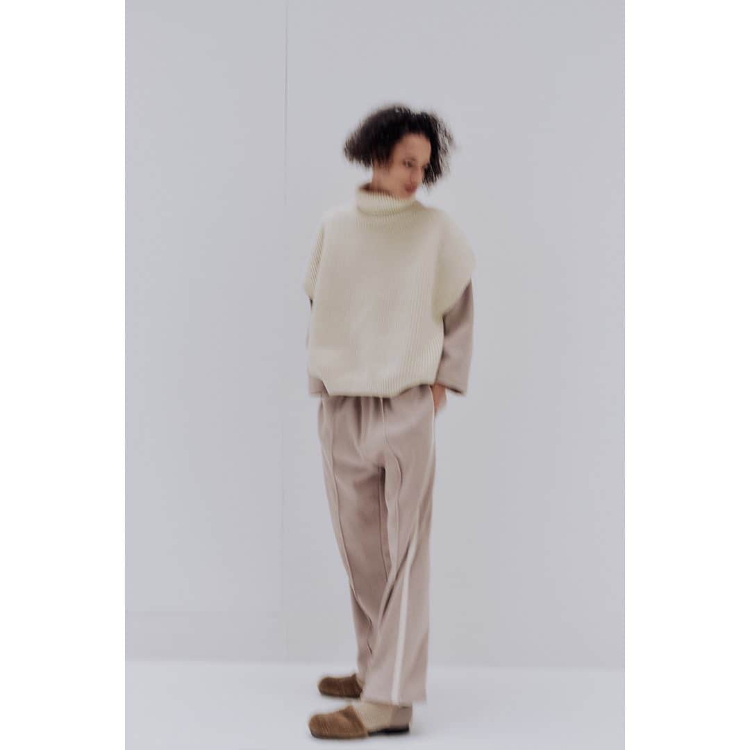 KUROのインスタグラム：「KURO 20aw collection #denim #knit #architecture #kurodenim #pfw」