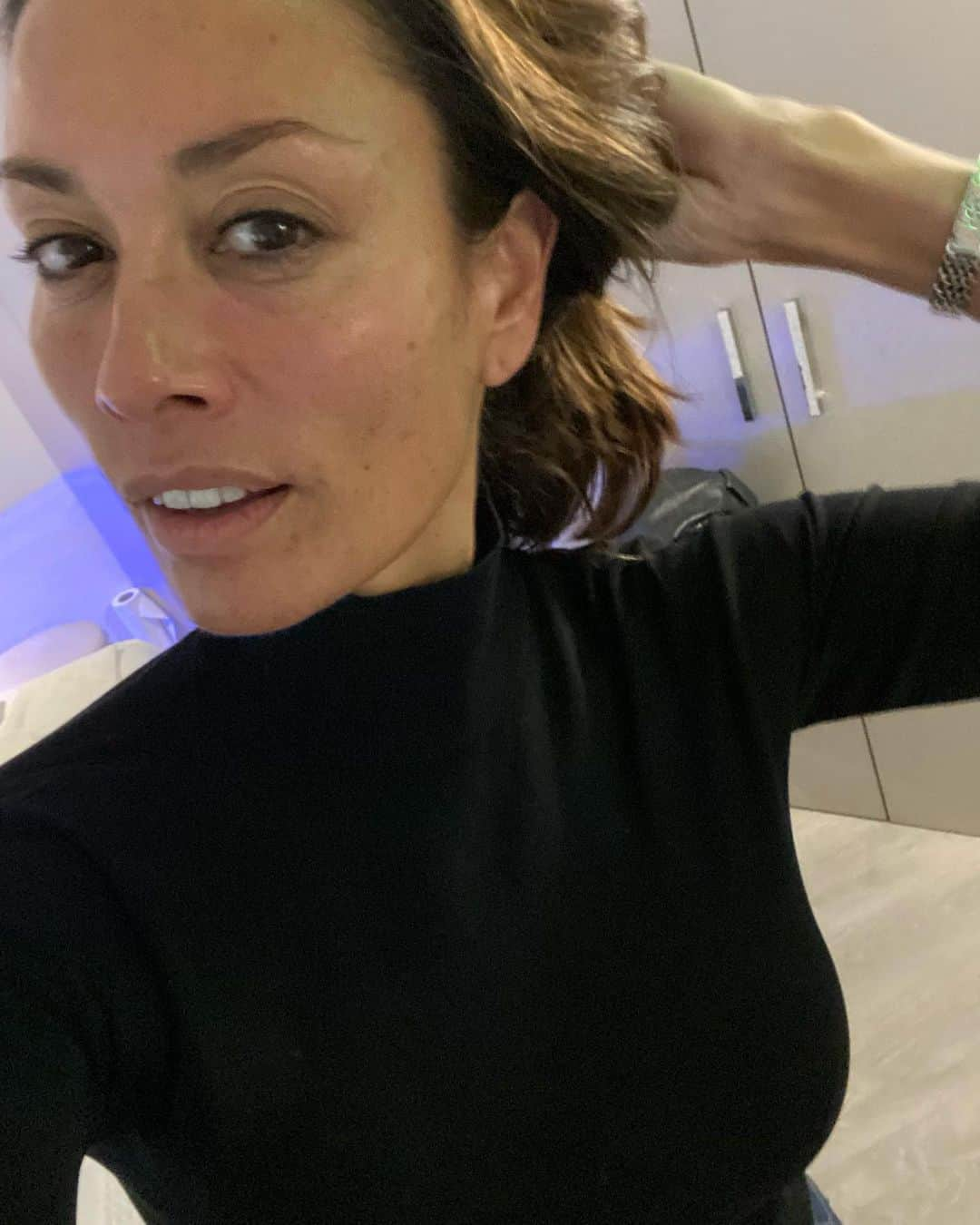 メラニー・サイクスさんのインスタグラム写真 - (メラニー・サイクスInstagram)「A very clean face : ) thank you @lenkaanthony for the hydrafacial #cleanse #peel #extract #hydrate #fuse #protect = glow 😁💫 @tempus_belgravia 🖤 keeping my 50 year old skin looking fresh 🙋🏽‍♀️ #skincare」10月27日 2時50分 - msmelaniesykes