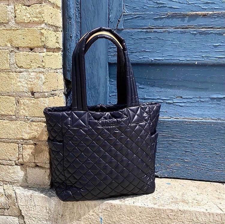 MZウォレスのインスタグラム：「"Your @mzwallacenyc goes wherever you go! The perfect bag for the mom on the run toting endless toys and snacks, the student lugging textbooks, or a boss babe commuting with a laptop. Where do you take your MZ?" @shop.azure.clothing, we've never felt so seen.」
