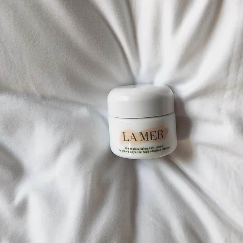 ドゥラメールのインスタグラム：「La Mer ... in bed.」