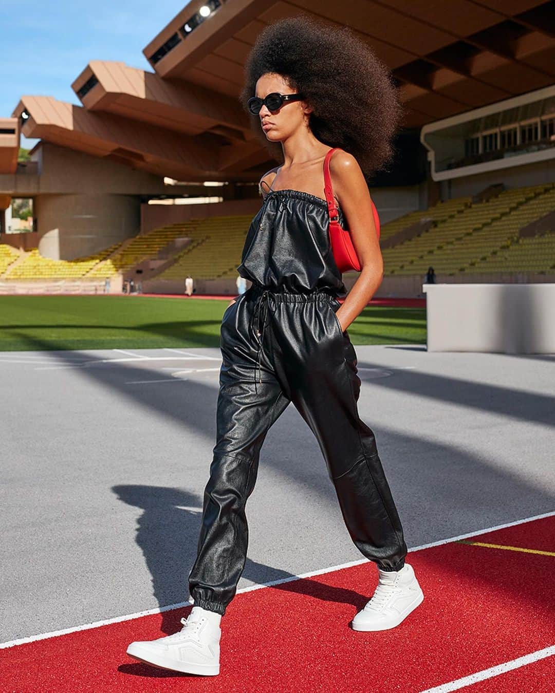 Vogue Italiaさんのインスタグラム写真 - (Vogue ItaliaInstagram)「With this new @Celine Spring-Summer 2021 collection presented in Monaco, Creative Director @HediSlimane wanted to show, through the youth, optimism, the hope on this uncertain time. As for the previous “The Dancing Kid” show, CELINE 08 is a “documentary” collection, a portrait of a generation; the main inspiration is always the Parisian woman but with a new energy. Swipe the gallery to see more and read the review by @ItaloPantano at the link in bio. #CELINEBYHEDISLIMANE」10月27日 3時22分 - vogueitalia