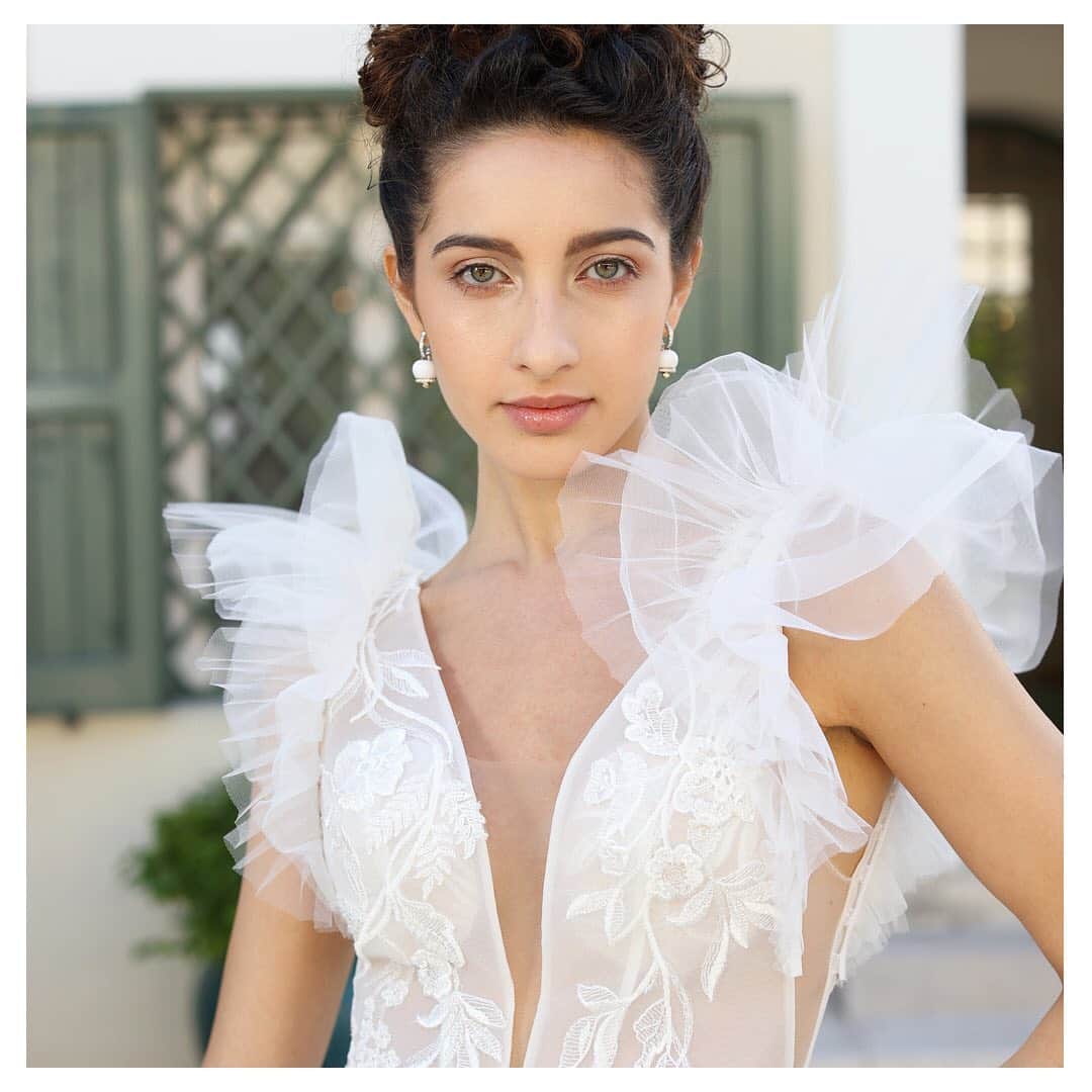Chanteclerさんのインスタグラム写真 - (ChanteclerInstagram)「Jingling Bells and @enzomiccio weddings gowns to wish you eternal love.  Styled by @marcoferra1 @enzomicciobridal  #ChanteclerCapri #Capri #CampanelleCollection #bride」10月27日 3時19分 - chantecler_official