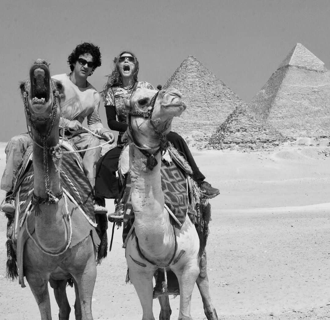 リカルド・アルホナさんのインスタグラム写真 - (リカルド・アルホナInstagram)「Yo trataba de impresionarla, y ella, se llevaba mejor con mi camello.」10月27日 3時31分 - ricardoarjona