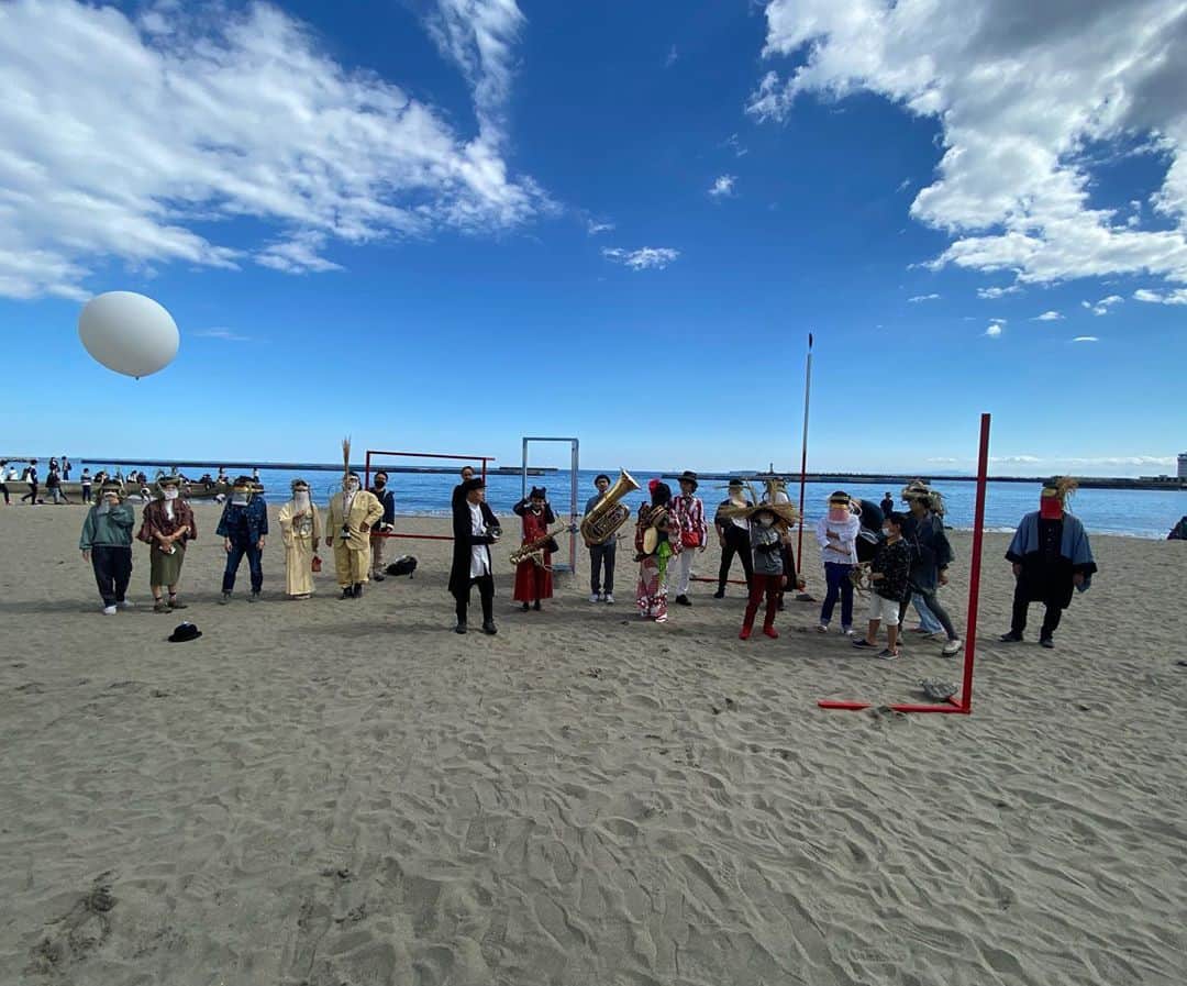巻上公一さんのインスタグラム写真 - (巻上公一Instagram)「海辺の兎に角  　#熱海未来音楽祭」10月27日 3時45分 - koichimakigami