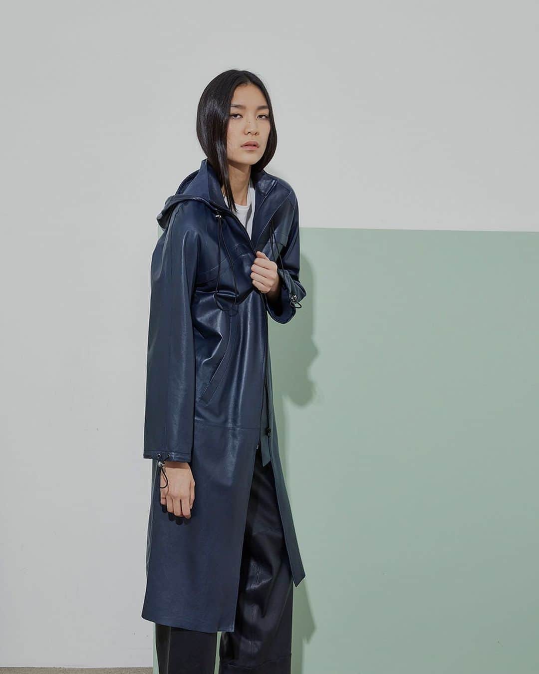イネスエマレシャルのインスタグラム：「BE READY FOR WIND, RAIN OR YOUR NEXT MEETING. #inesetmarechal #musthave #sustainablefashion #fashion #frenchfashion #paris #parisienne #rain #autumn #autumnvibes #classy #elegant #elegantstyle」