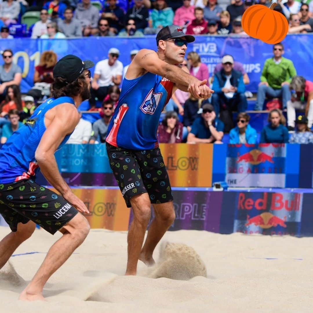 USA Volleyballさんのインスタグラム写真 - (USA VolleyballInstagram)「You know it's fall when pumpkins start popping up everywhere... #NationalPumpkinDay 🎃」10月27日 4時00分 - usavolleyball